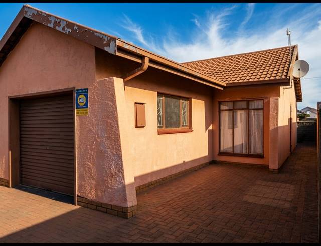 3 BEDROOM HOUSE FOR SALE IN SEBOKENG ZONE 14